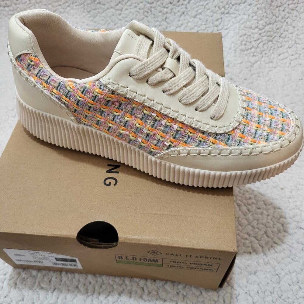 NEW VCall It Spring Women's Sallyy Sneaker Bone Size  8.5